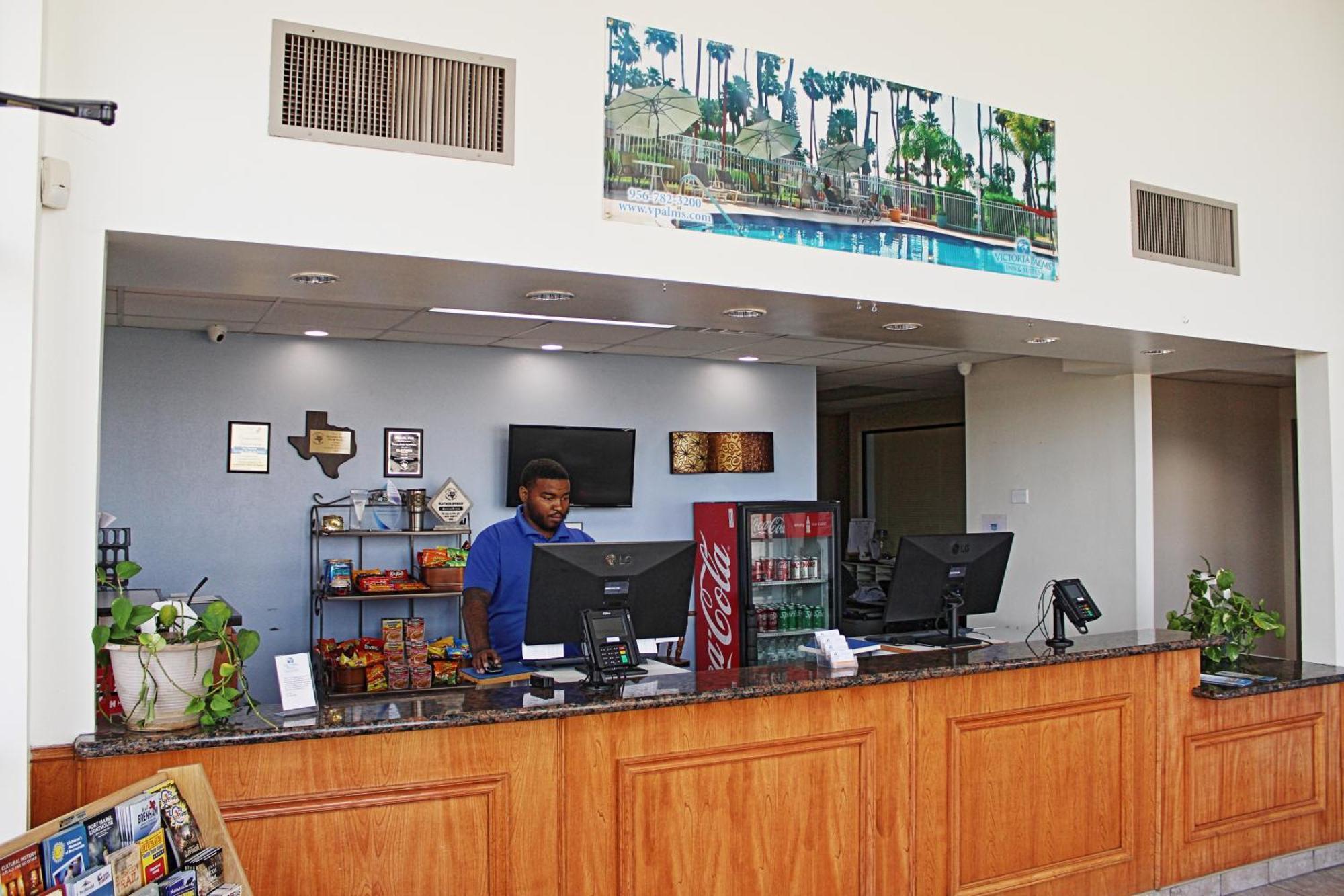 Victoria Palms Inn And Suites Donna Exterior photo