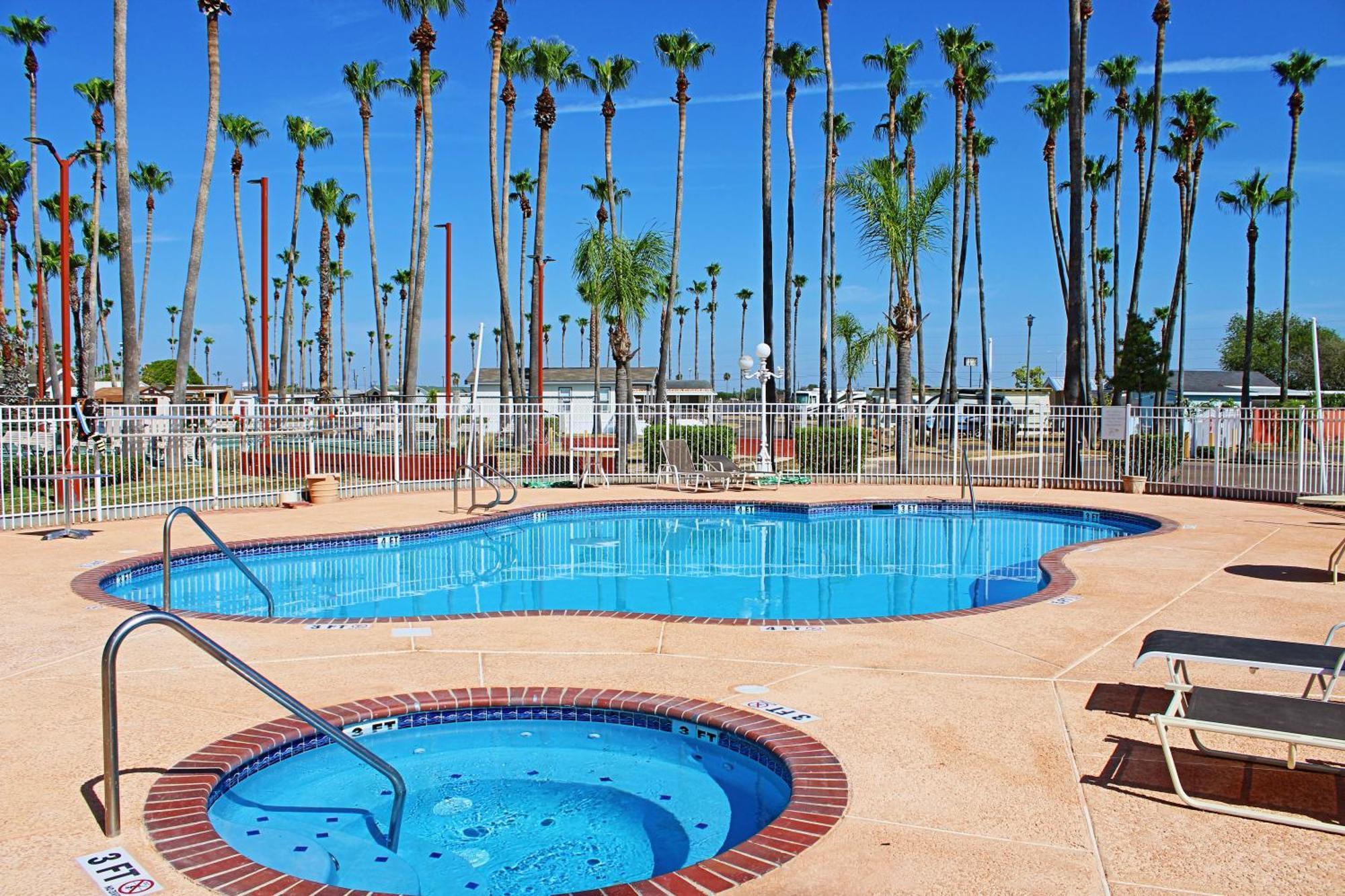 Victoria Palms Inn And Suites Donna Exterior photo