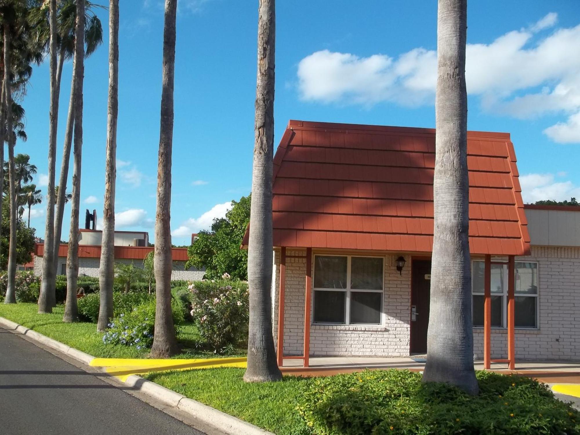 Victoria Palms Inn And Suites Donna Exterior photo