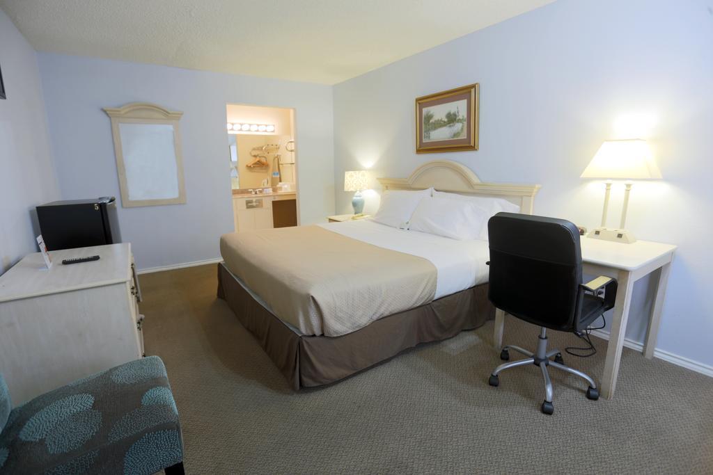 Victoria Palms Inn And Suites Donna Exterior photo